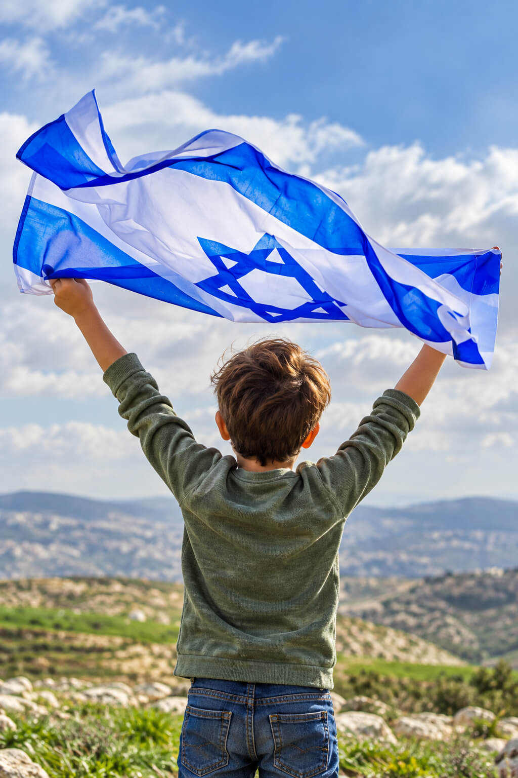 Israel Kind mit Flagge Vizion Juni 2025